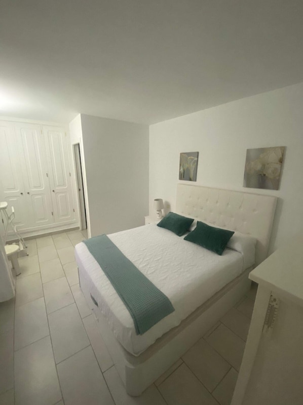 1 bedroom, iron/ironing board, free WiFi