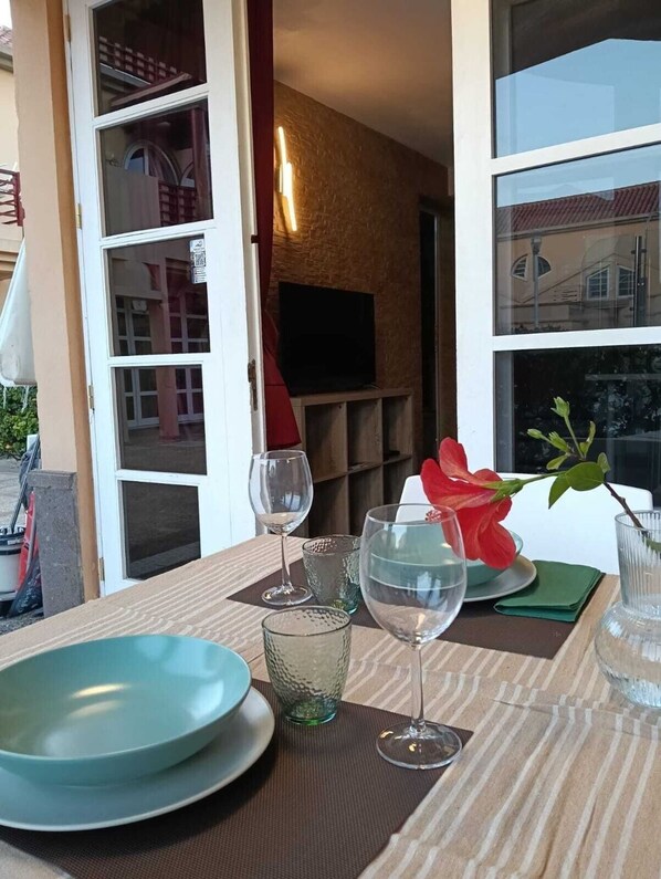 Outdoor dining