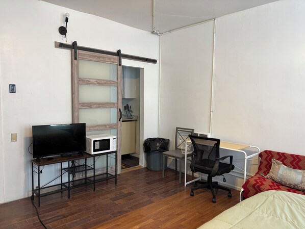 1 bedroom, in-room safe, desk, iron/ironing board
