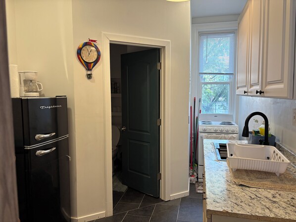 Private kitchen - 1bedroom Apt across from Temple Hospital (Philadelphia)