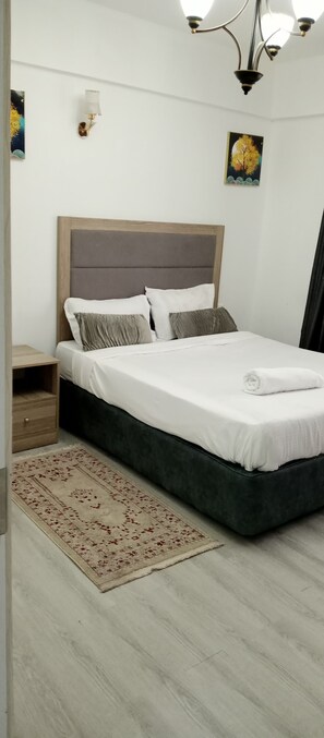 2 bedrooms, iron/ironing board, WiFi, bed sheets