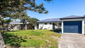 Exterior - Waterfront Ocean Cottage (Anna Bay)
