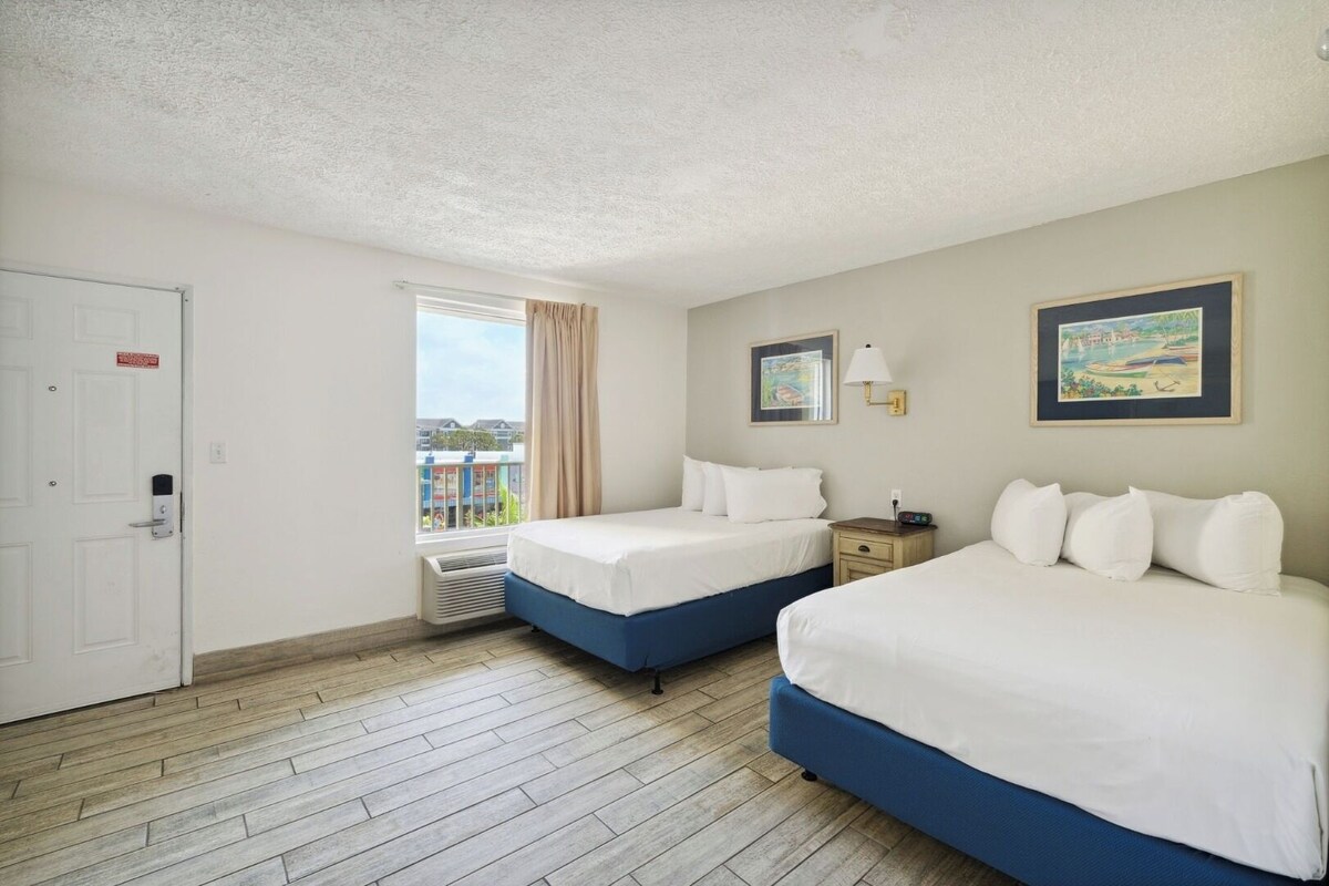 Ocean/Gulf View Suite, Free Parking, Outdoor Pool, Pet-Friendly!