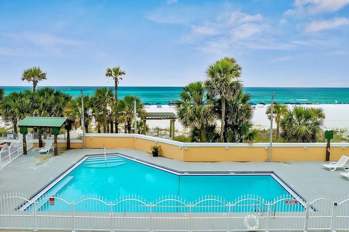 Gulf View Suite, Free Parking, Outdoor Pool, Pet-Friendly!