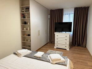 Iron/ironing board, WiFi, bed sheets