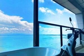 Room - One Room One Car Seaview Holiday Apartment (Beihai)