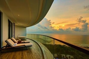 Terrace/patio - One Room One Car Seaview Holiday Apartment (Beihai)