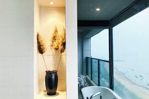 Room - One Room One Car Seaview Holiday Apartment (Beihai)