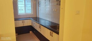 Apartment, City View | Private kitchenette