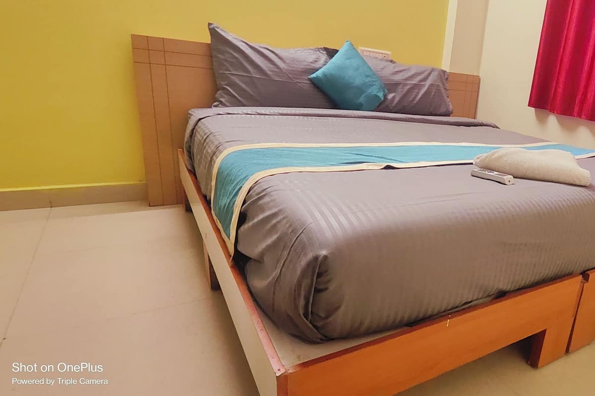 Deluxe Double Room, City View | Terrace/patio