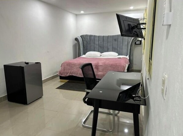 Double Room, Garden View | In-room safe, free WiFi