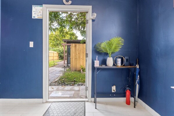 Interior - 1BR- Quiet Street-Short Drive to Beach & Las Olas (Fort Lauderdale)