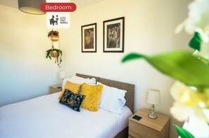 2 habitaciones, escritorio, tabla de planchar con plancha y wifi gratis