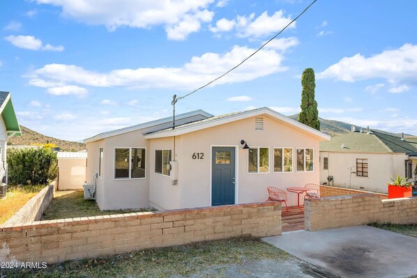 Exterior - 2-bedroom house in enchanting Bisbee with AC and front and rear decks. (Bisbee)
