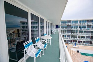 Property grounds - Oceanfront 1BR Condo w/ Balcony & Kitchen (Daytona Beach Shores)