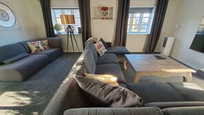 Stereo - Cosy and modern house in peaceful setting (Otterup)