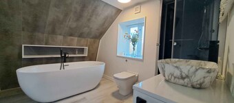 Cosy and modern house in peaceful setting