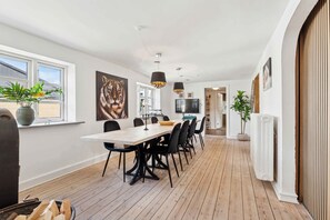 Dining - Cosy and modern house in peaceful setting (Otterup)