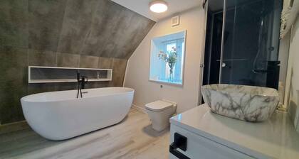 Cosy and modern house in peaceful setting