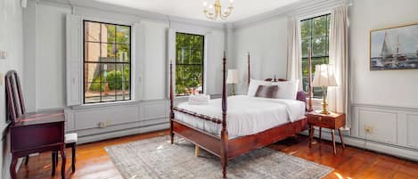 Apartamento, vistas a la ciudad | Espacio para trabajar con un portátil, wifi gratis, ropa de cama