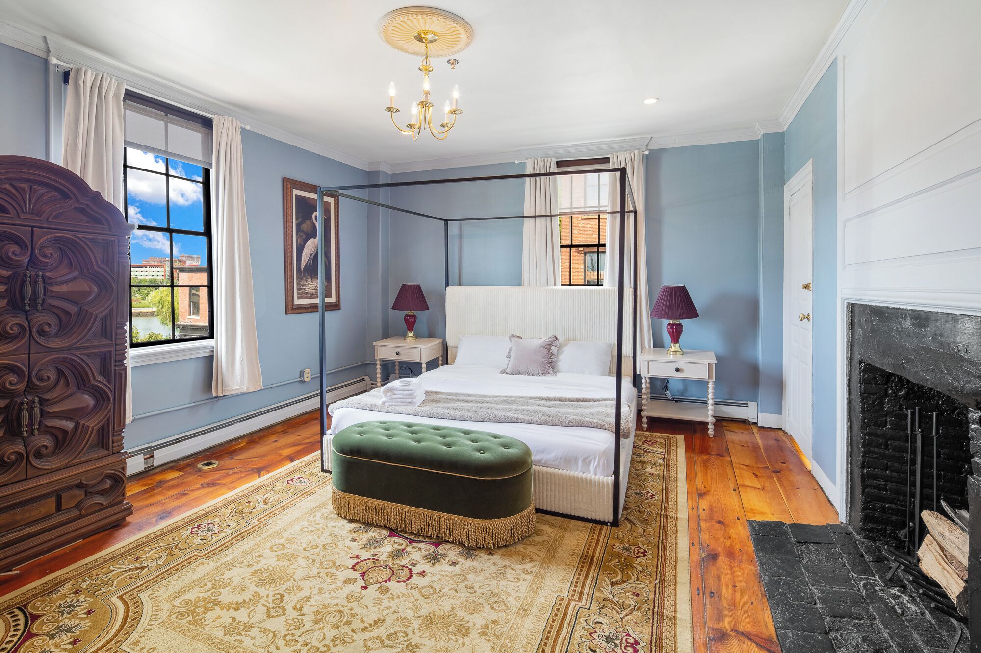 Laptop workspace, free WiFi, bed sheets