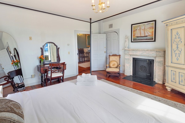 Apartment, City View | Laptop workspace, free WiFi, bed sheets