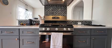 Micro-ondas, fogão, cooktop, lava-louças