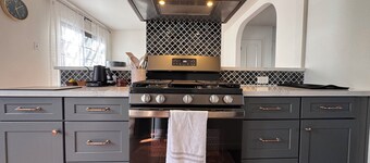 Amazing Condo In Downtown Alhambra, 20 minutes to DTLA, 10 minutes to Pasadena