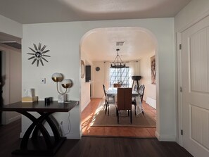 Dining - Amazing Condo In Downtown Alhambra, 20 minutes to DTLA, 10 minutes to Pasadena (Alhambra)