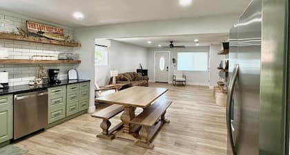 100 year old Montana Cottage!