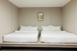 Iron/ironing board - All-You-Need Room for 4 Walk & Drive Around to Tourist Hotspot Eden (Melaka)