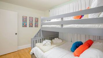 2 bedrooms, desk, iron/ironing board, free WiFi