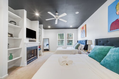 The BAX I Spacious I Walkable I Patios