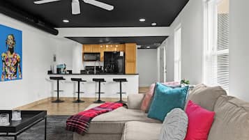 Televisión y chimenea