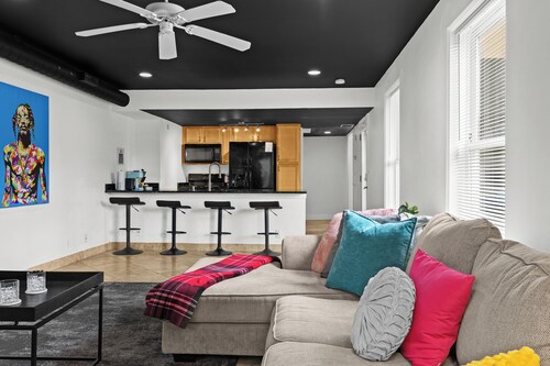 The BAX I Spacious I Walkable I Patios