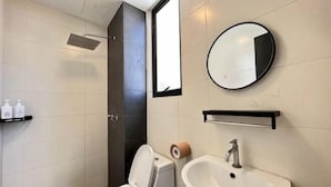 A bathroom with a toilet, bidet, sink, mirror, and shower. - RiverView 8Pax 3Br in KBtown PS4, Netflix A-1-2 (Kota Bharu)