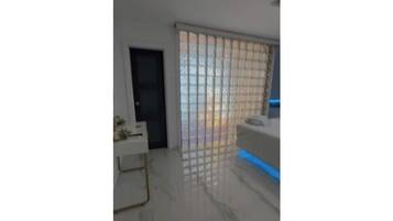 2 bedrooms, iron/ironing board, internet, bed sheets