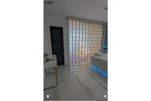 2 dormitorios, tabla de planchar con plancha, Internet y ropa de cama