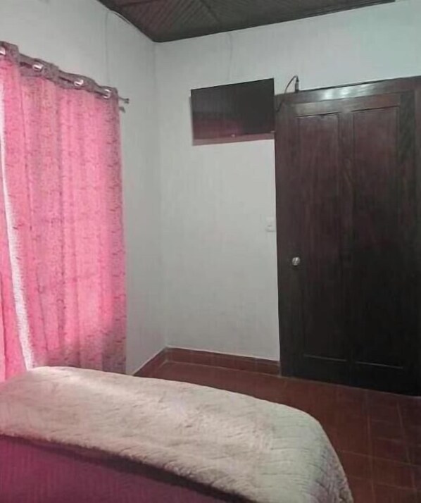 2 bedrooms, bed sheets