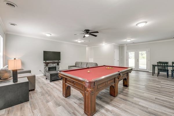 Petersburg Vacation Rental | 2BR | 1BA | Steps Required | 1,500 Sq Ft