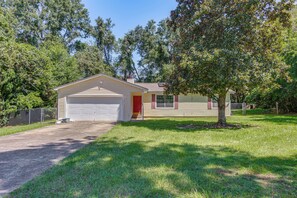 Exterior - Quiet & Convenient Tallahassee Home, 4 Mi to Lake! (Tallahassee)