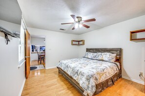 3 bedrooms, iron/ironing board, Internet, bed sheets - Quiet & Convenient Tallahassee Home, 4 Mi to Lake! (Tallahassee)