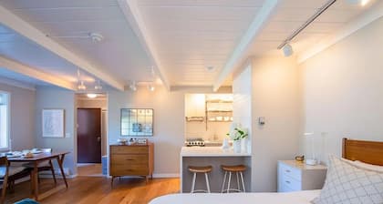 Perfectly located and updated studio in the heart of Sun Valley