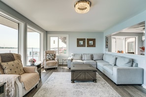 TV, peis, DVD-spiller og PC-skjermer