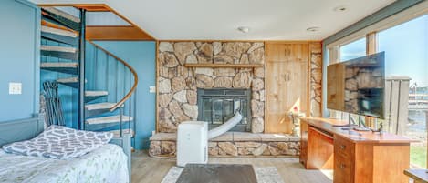 3 bedrooms, desk, iron/ironing board, Internet