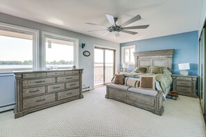3 bedrooms, desk, iron/ironing board, WiFi - Spacious Riverfront Home w/ Dock in St Clair! (St Clair)