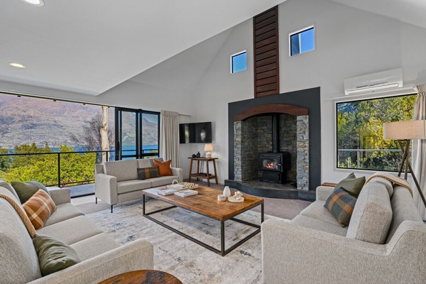 Living room: Epic views & HD TV for those family nights in