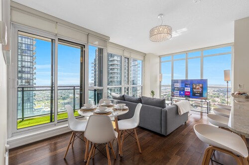 Luxury 2.5 Bedroom 2 Bathroom 1 Parking Spot Near SQ1 Condo Breathtaking Views!