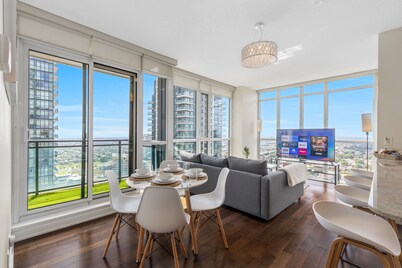 Luxury 2.5 Bedroom 2 Bathroom 1 Parking Spot Near SQ1 Condo Breathtaking Views!