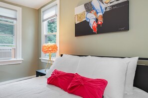 4 habitaciones, tabla de planchar con plancha, wifi y ropa de cama 